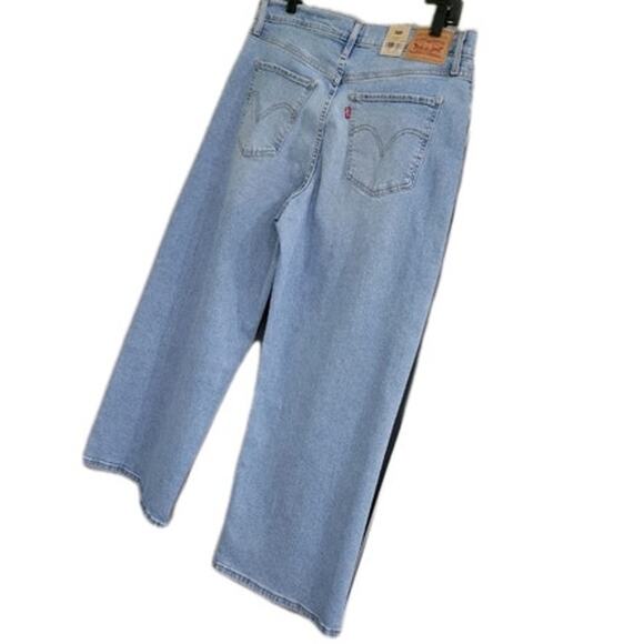 Levi's High Rise Wide Leg Jeans Women's Size 32 x 27 Light Wash Cropped Distress - Picture 10 of 12
